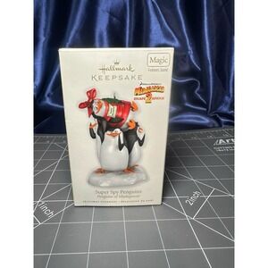 2010 Hallmark Super Spy Penguins Of Madagascar Magic Sound Christmas Ornament